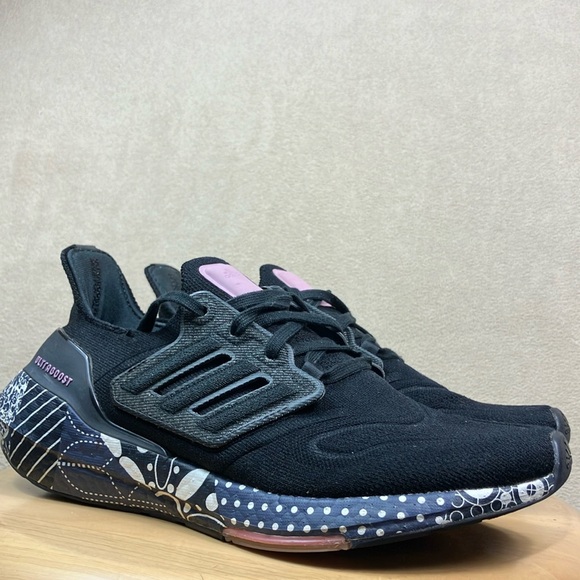 Adidas Ultraboost 22 Limited Edition GW6914 Athletic Running Shoes Womens size 7 - Picture 1 of 13